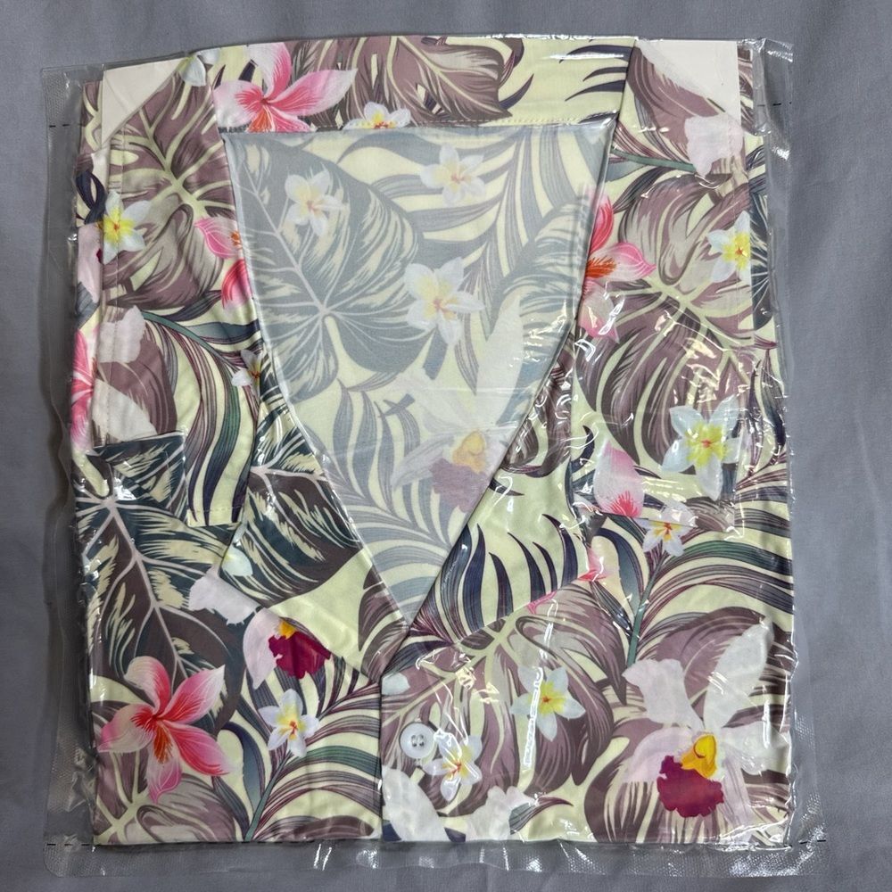 Hawaiian shirt in multi-coloured hues, brand new in packaging size 3X